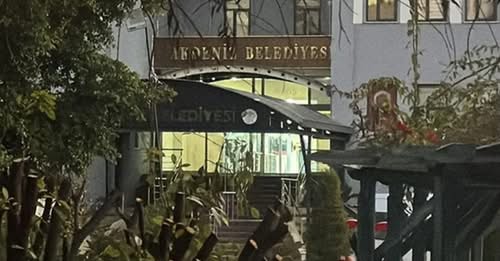 Mersin’de Akdeniz Belediye Başkanı Sarıyıldız Ve 4 Belediye Meclis Üyesi Tutuklandı.