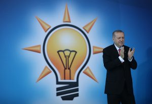 AK parti’yi korkutan gerileme güvendiği anket şirketinden geldi