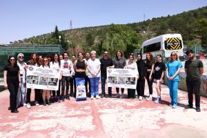 İKTİDAR UYUTALIM YASASINA HAZIRLANIRKEN HAYVAN DOSTU ÖĞRENCİLERDEN BARINAĞA ZİYARET
