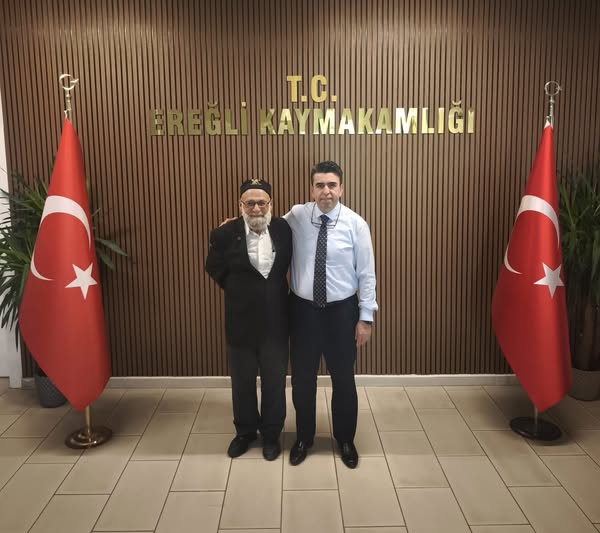 KAYMAKAM  MURAT EREN  YOLDA KALAN ELMACIYA YARDIM ETTİ