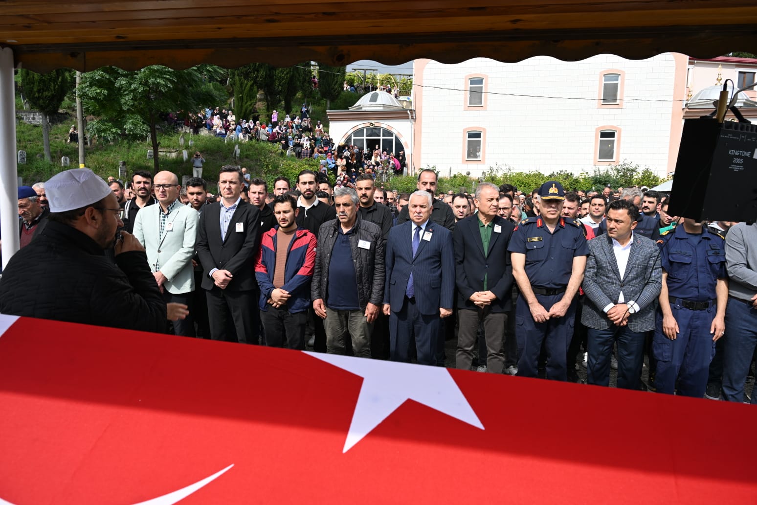 HINIRNEBİ YAYLASI’NDA UÇURUMA YUVARLANAN ÇAVUŞ SON YOLCULUĞUNA UĞURLANDI