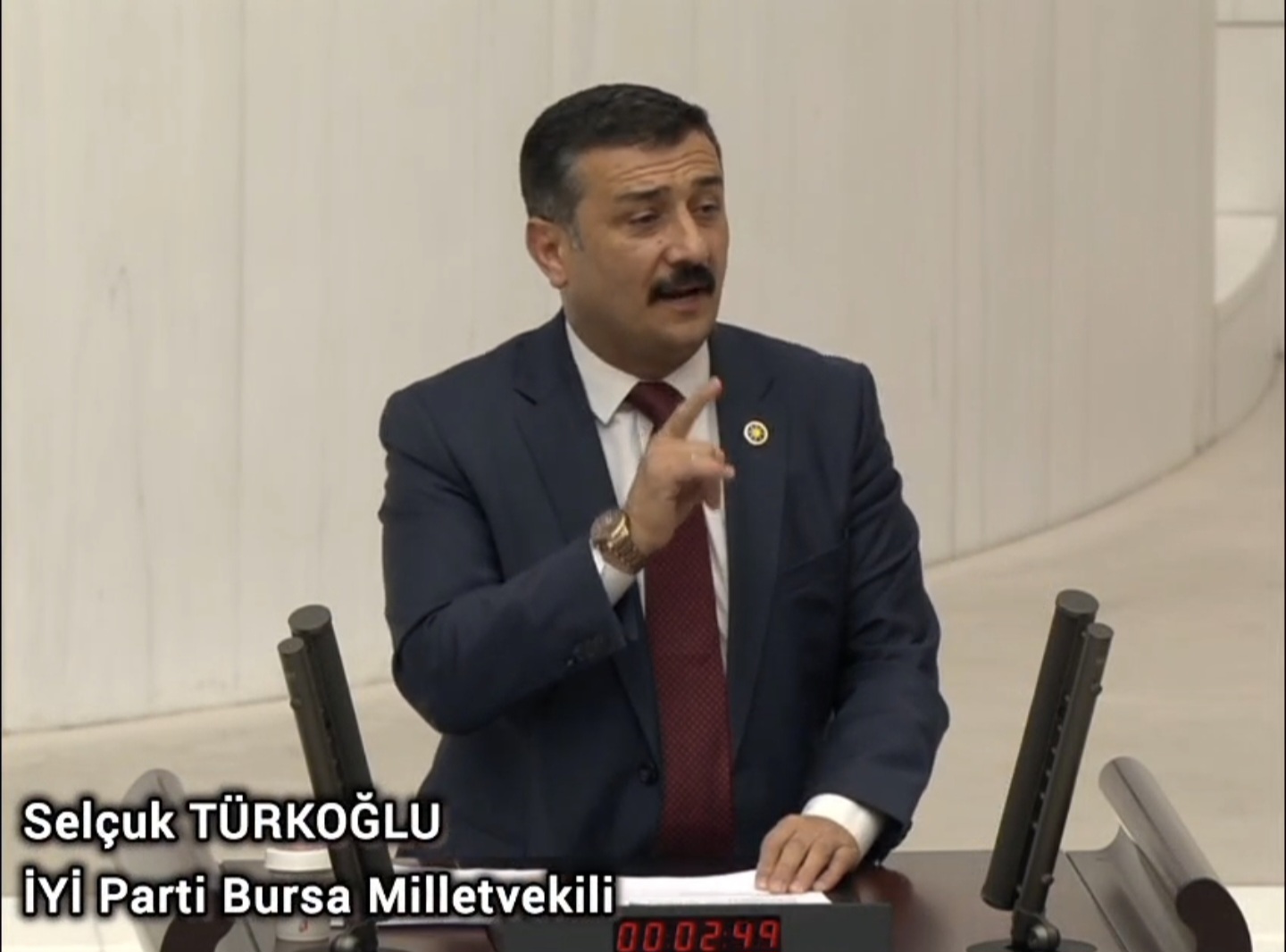 Şehit annesi Pakize Akbaba’ya parmağını sallayan Savunma Bakanına sert sözler Selçuk Türkoğlundan geldi