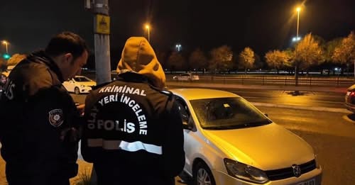 Polisin GBT Yapmak İstediği Araçtan Ceset Çıktı.