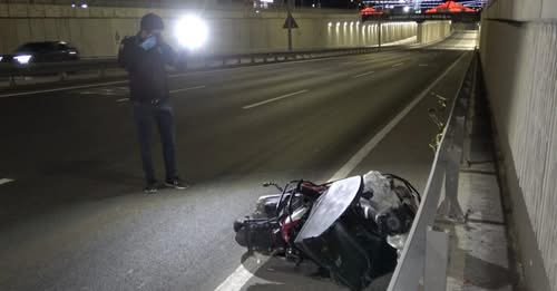 Trafikte Makas Faciası! Motokurye Can Verdi Araç Sürücüsü Kaçtı.