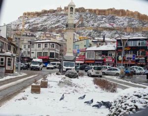 BAYBURT’TA KUVVETLİ KAR YAĞIŞI UYARISI
