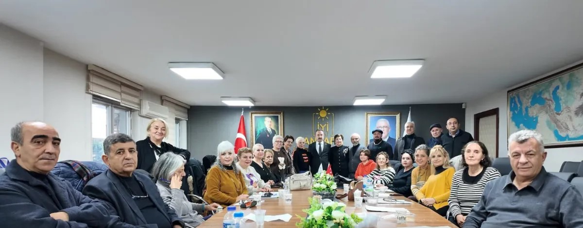 Siyasi Partiler Arasında Bir İlk: Türk Halk Müziği Korosu