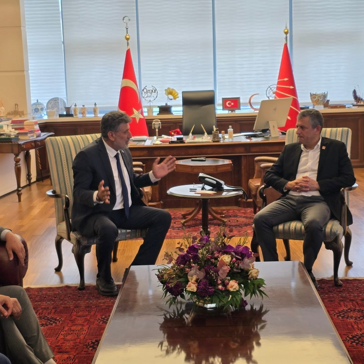 Milli Yol Partisi Genel Başkanı Remzi Çayır’dan ,CHP Genel Başkanı Özgür Özel’e Destek Ziyareti.