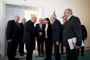 KADERE BAK, KİMLER KİMLERLE”