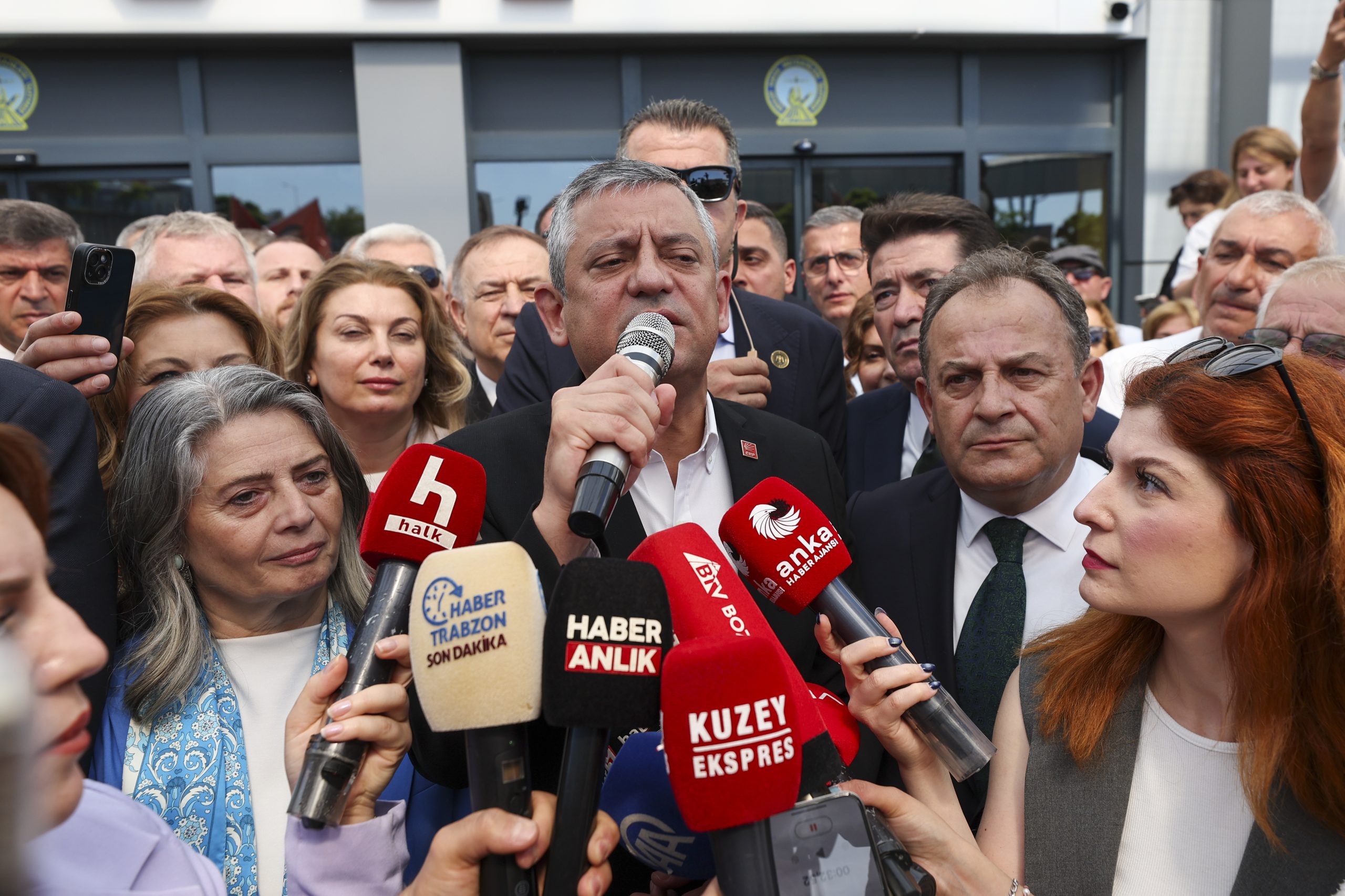 CUMHURİYET HALK PARTİSİ LİDERİ ÖZGÜR ÖZEL, TRABZON’DA:  “VİRA BİSMİLLAH, BAŞLIYORUZ”