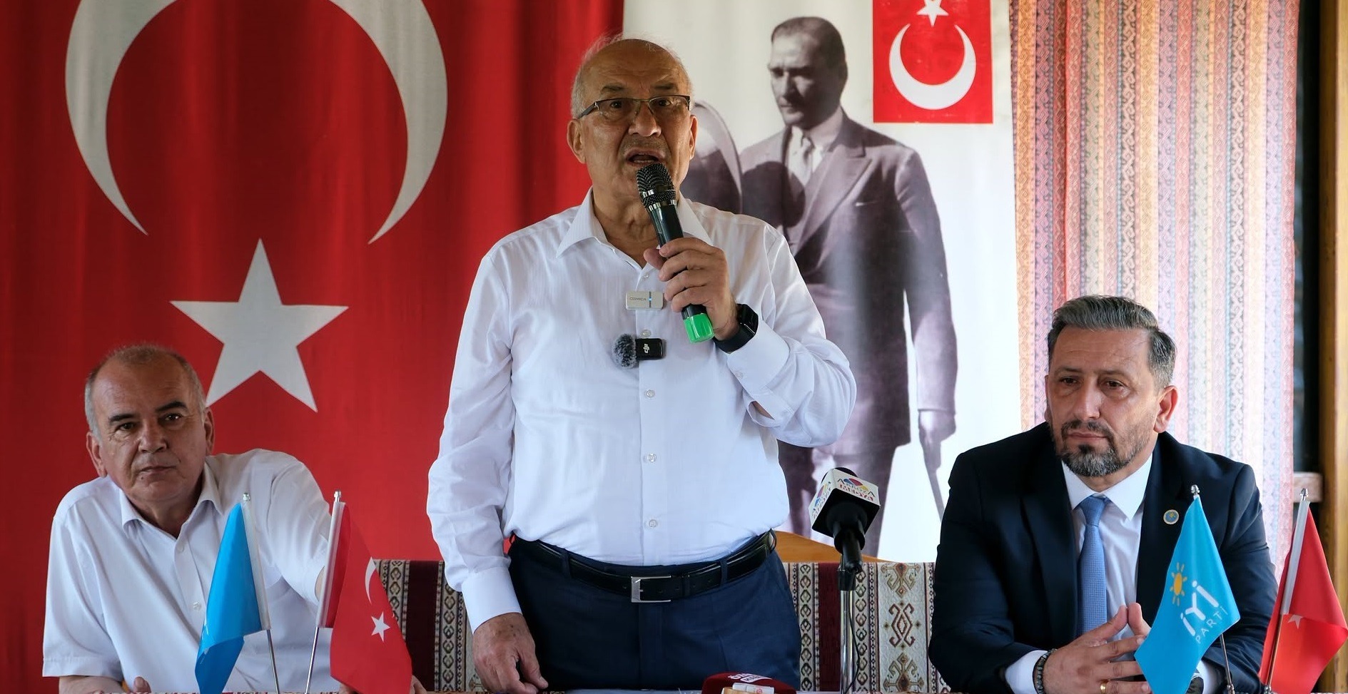 Tarsus’ta İyi Partiden Kahvaltılı Basın Toplantısı.