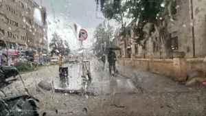 SAĞNAK YAĞIŞ YAŞAMI KİLİTLEDİ
