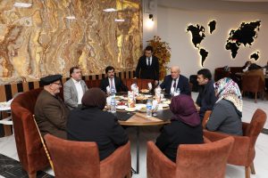 BAŞKAN PEKMEZCİ ŞEHİT VE GAZİ AİLELERİNİ İFTARDA AĞIRLADI