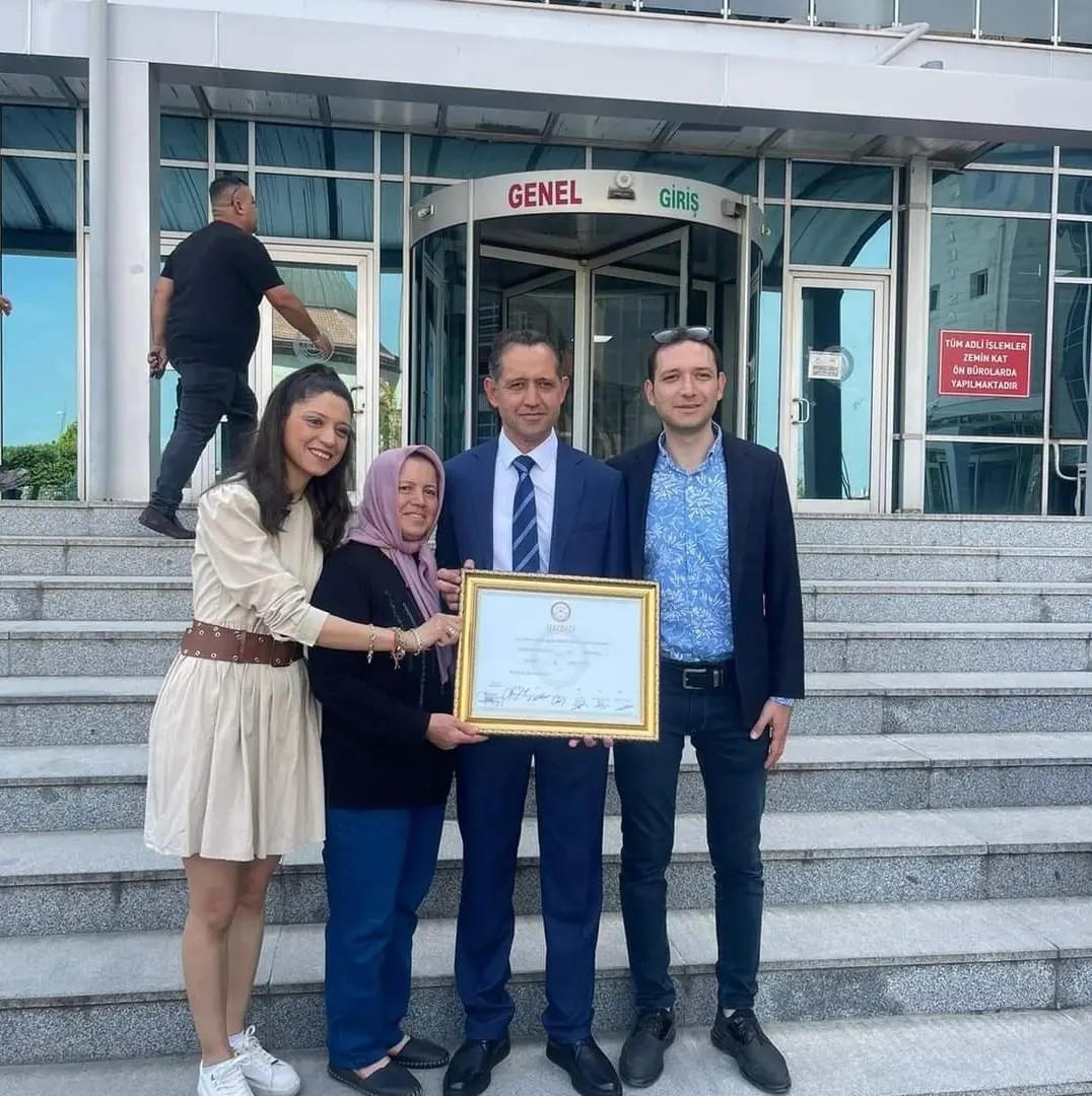 İyi Parti Çamlıyayla Belediye Başkanı Fatih Sofu Aynı Gün Sevinci Birlikte Yaşadı.