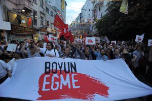 GENÇLERİN BOYUN EĞMEDİĞİ ANNELERİN DESTEKLEDİĞİ GEZİ DAVASI YASALAR DEĞİL İKTİDARIN İNTİKAMI ÖNE ÇIKTI