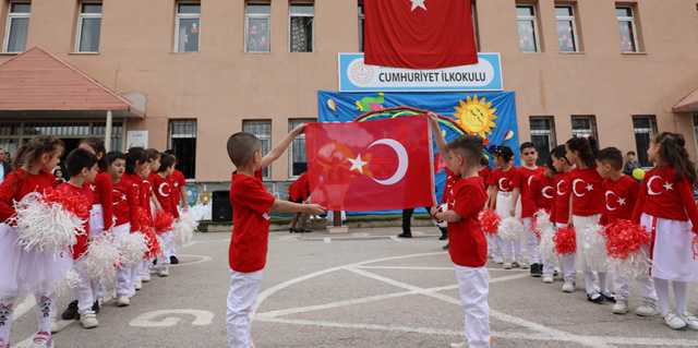 CUMHURİYET İLKOKULUNDA 23 NİSAN COŞKUSU