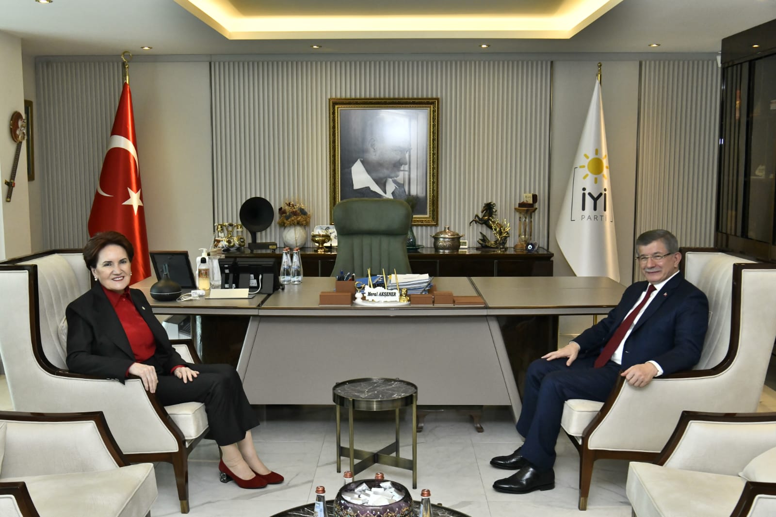 AKŞENER, DAVUTOĞLU’NU MAKAMINDA AĞIRLADI