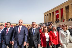 GÜLİZAR BİÇER KARACA’DAN 23 NİSAN MESAJI
