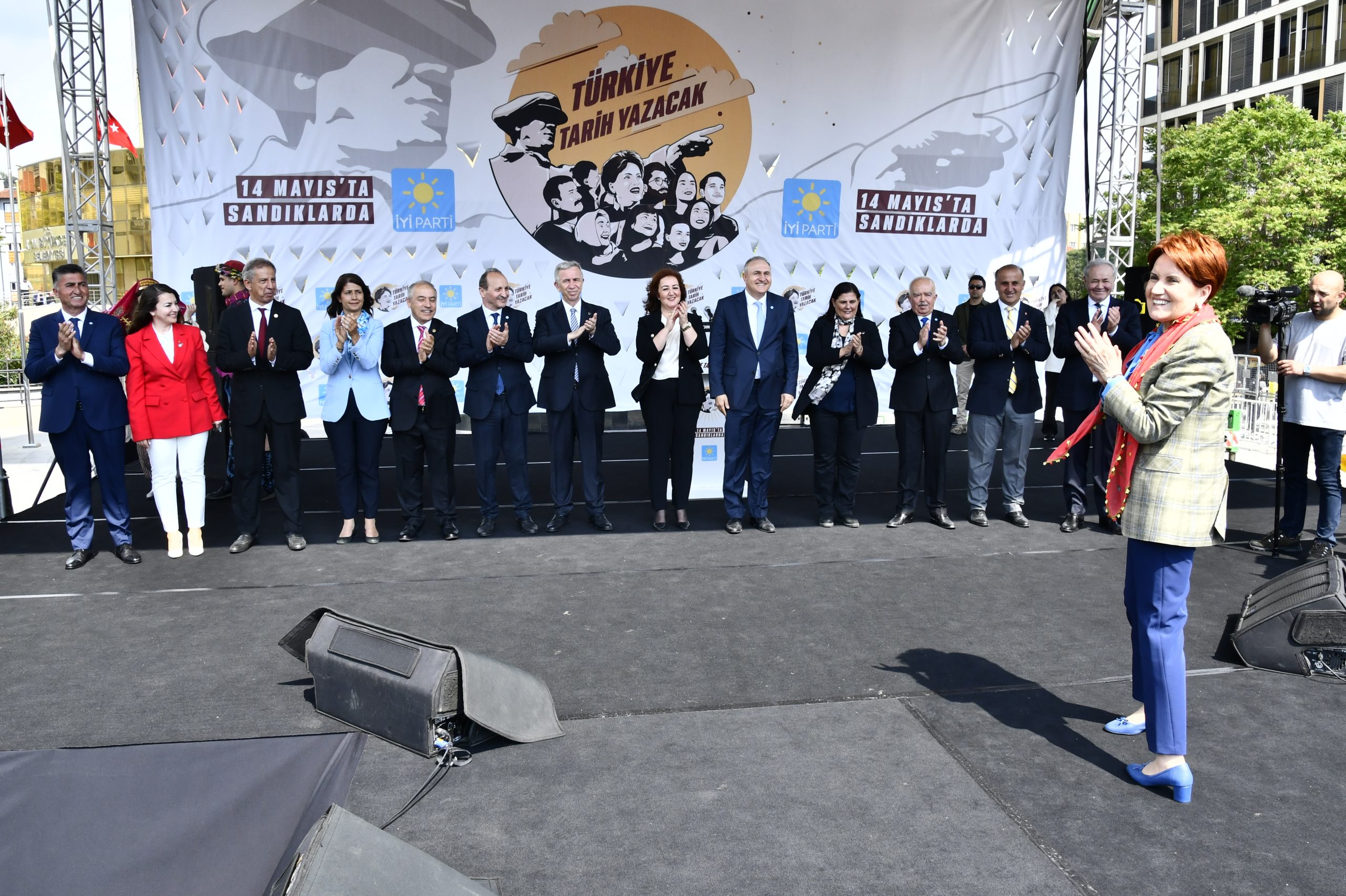 İyi Parti Genel Başkanı Meral Akşener, Aydın’da Halka Hitap Etti.