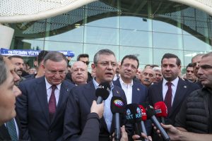 ÖZEL, DİKMECE’DE DİRENİŞÇİLERE DESTEK VERDİ