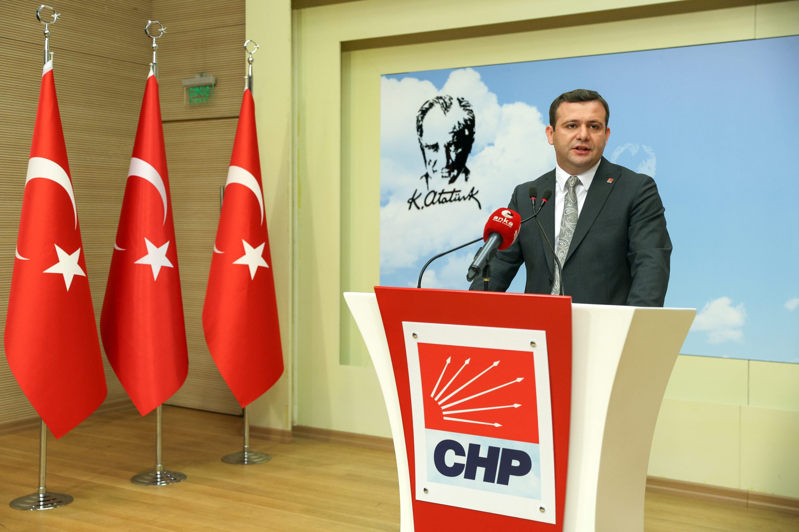 CHP Genel Başkan Yardımcısı Hasan Efe Uyar, İktidarın Açıkladığı Orta Vadeli Program’a İlişkin Açıklamalarda Bulundu.