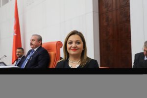 CHP Grup Başkanvekili ve Afyonkarahisar Milletvekili Av. Burcu Köksal;”Çocuklar karınlarını su ile doyuruyor, öğretmenler açlık sınırının altında maaşlar ile çalışıyor”Dedi