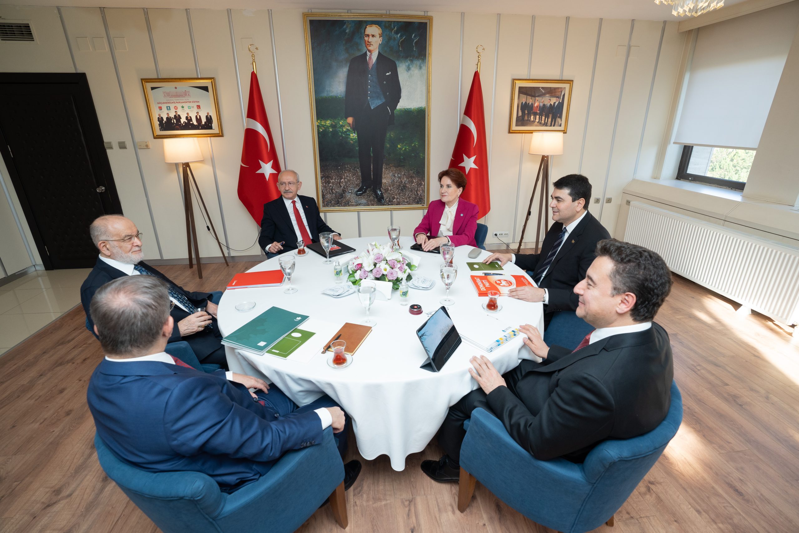 MERAL AKŞENER ‘LİDERLER BULUŞMASI’NA KATILDI
