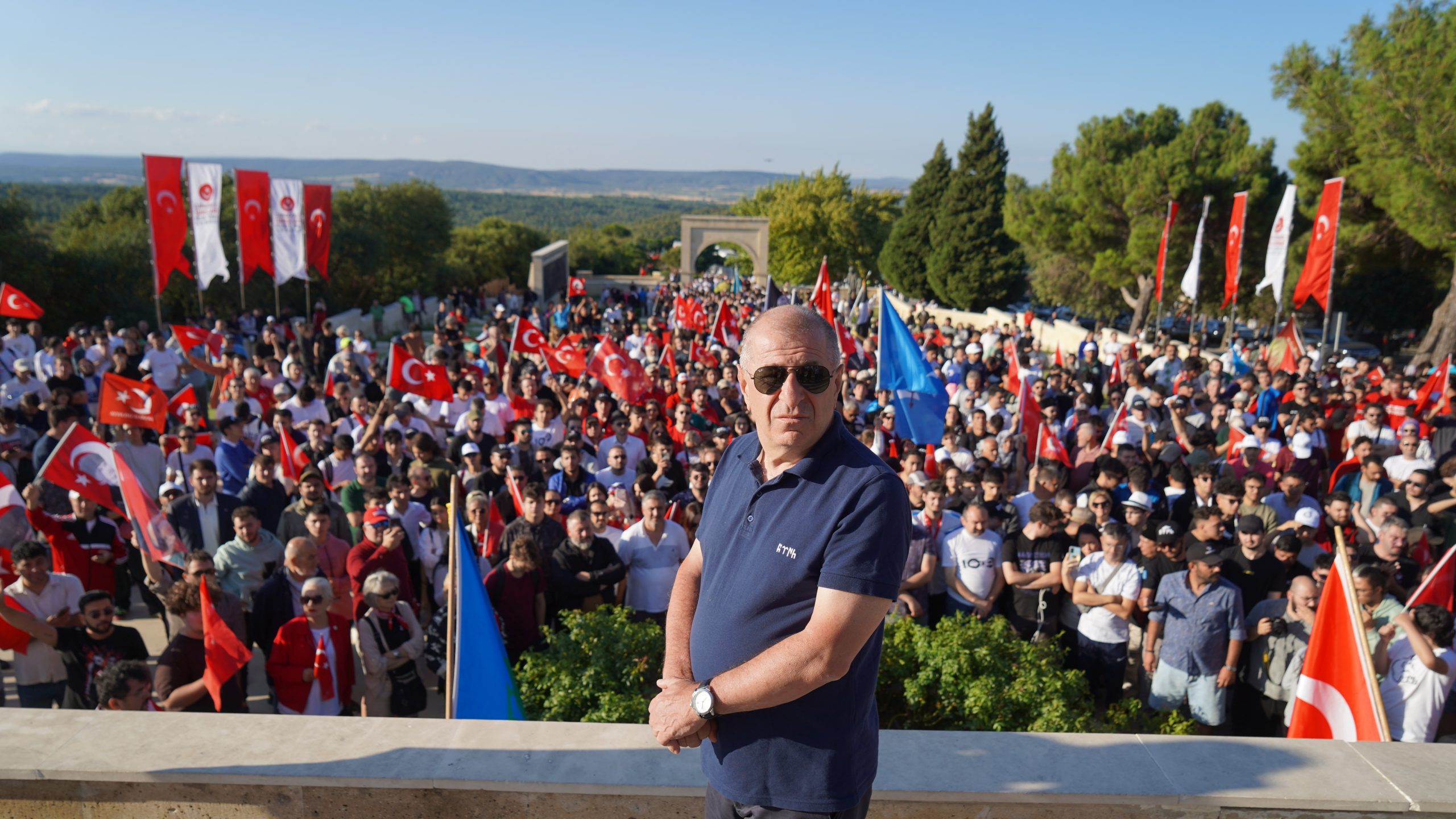 Zafer Partisi Genel Başkanı Prof. Dr. Ümit Özdağ 8-9 Ağustos’ta Çanakkale’de Anafartalar Muharebelerinin Yıl Dönümünde Atatürk Ve Çanakkale Şehitlerini, Gazilerimizi Anmak İçin “Zafer Yürüyüşü” Düzenledi.