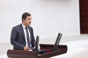 CHP’Lİ YÜCEL: “HUKUK DEVLETİ, TEK ADAMIN KAPRİSLERİNE GÖRE YÖNETİLEMEZ”Dedi