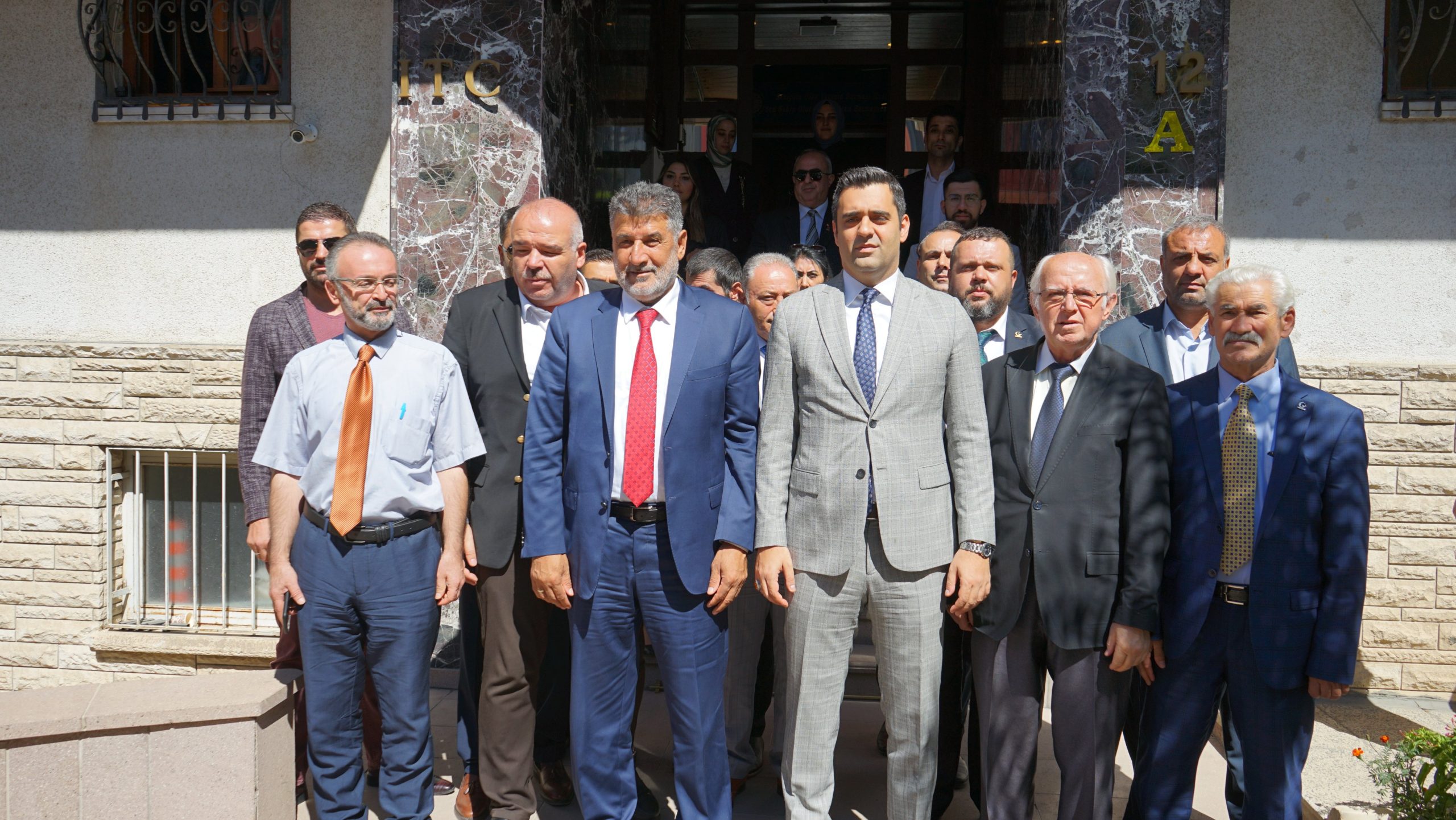 Milli Yol Partisi Genel Başkanı Remzi Çayır, Irak Türkmen Cephesi Türkiye Temsilcisi Kutluhan Yayçılı’yı Ziyaret Etti.