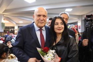BELEDİYE THM KORUSU ÇALDI KADINLAR EŞLİK ETTİ