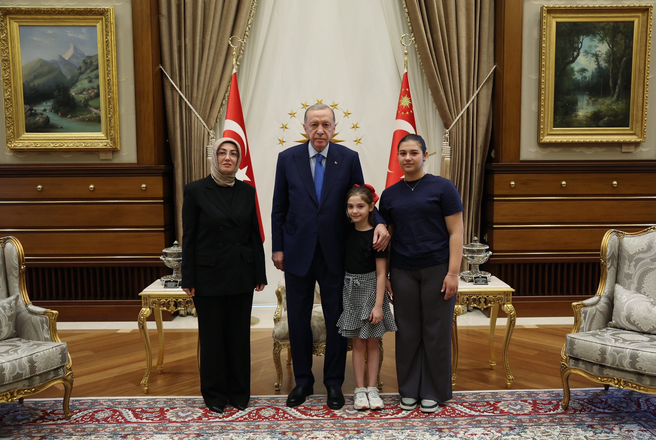 Cumhurbaşkanı Erdoğan Merhum Sinan Ateş’in Eşi Ayşe Ateş’le Görüştü.