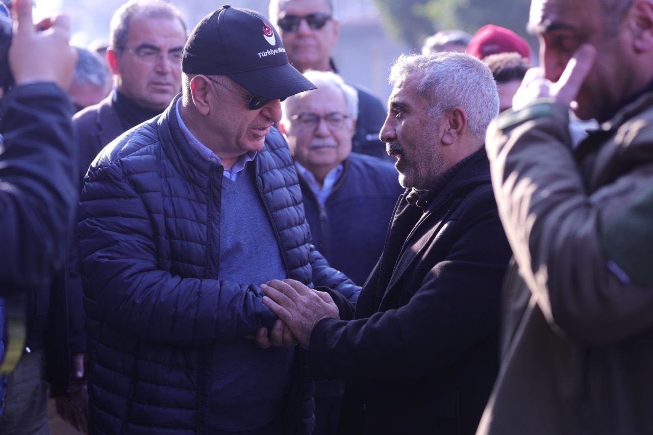 Zafer Partisi Genel Başkanı Prof. Dr. Ümit Özdağ: AFAD-KIZILAY SİZ NE İŞE YARARSINIZ?