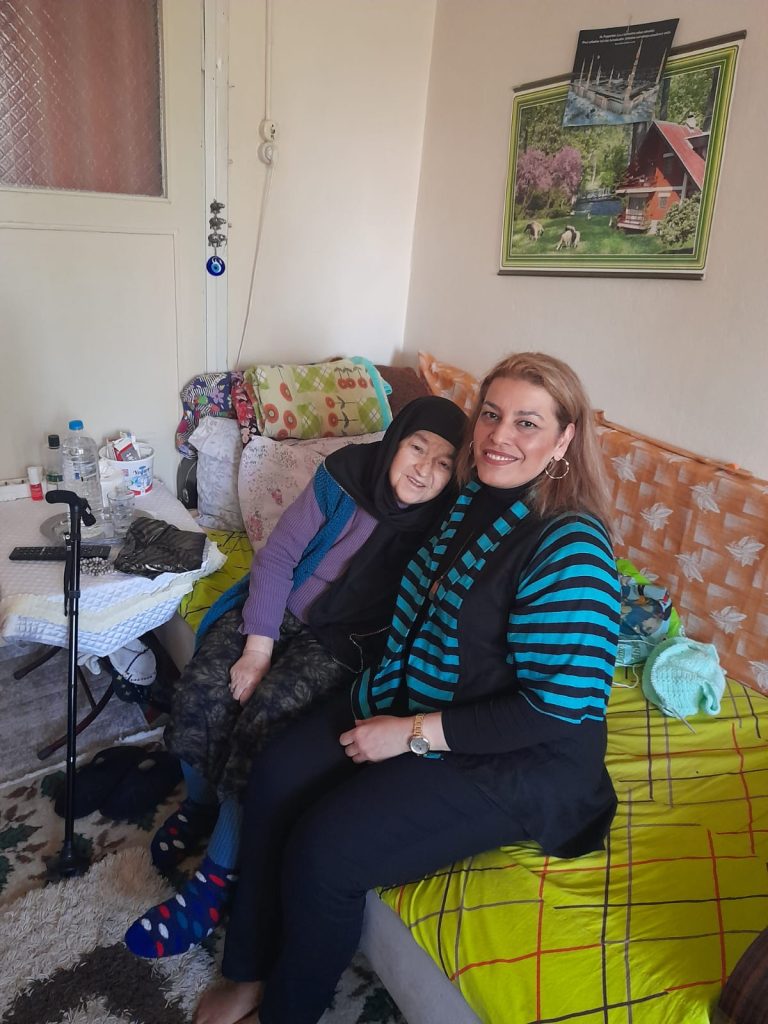 GÖNEN;"Sevgi ve saygıyı en çok hak eden, gölgesinde yetiştiğimiz çınarlarımız olan Yaşlılara Saygı Haftası’nı kutlamanın heyecanını ve mutluluğunu yaşıyoruz"Dedi