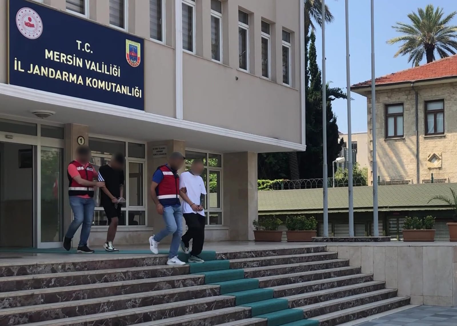 Mersin’de Jandarmadan Dolandırıcılara Operasyon! 4 Kişi Gözaltına Alındı.