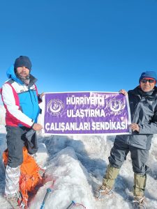 Hürriyetçi Ulaşım Sendikası zafer bayramını etkinliği ağrı dağı zirvesinde kutladı.