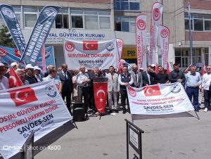 Yanlış, başka bir yanlışla düzeltilemez. Servislerin kaldırılması büyük bir yanlıştır.
