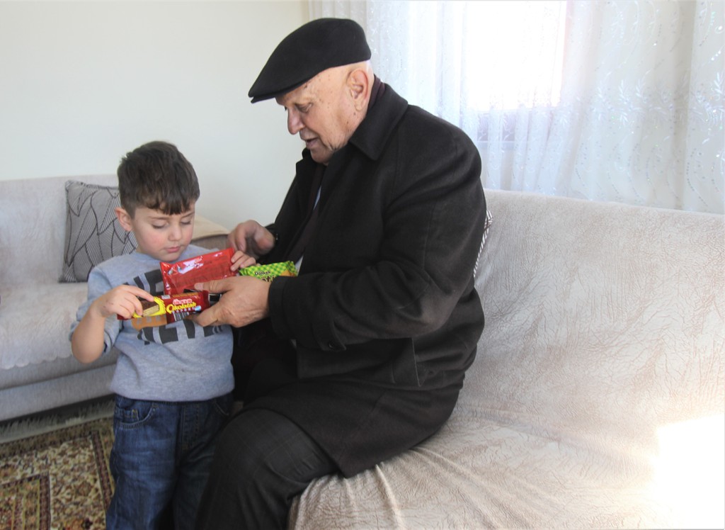 BELEDİYE BAŞKANI PEKMEZCİ’DEN DEPREMZEDELERE ZİYARET
