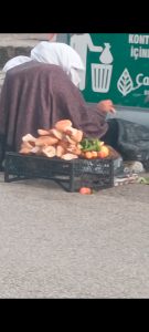 HERGÜN YENİ YÖNTEM BULUYORLAR DİKMEN CADDESİ ÜZERİ ÇÖP KONTEYNERLERİ YENİ MEKANLARI