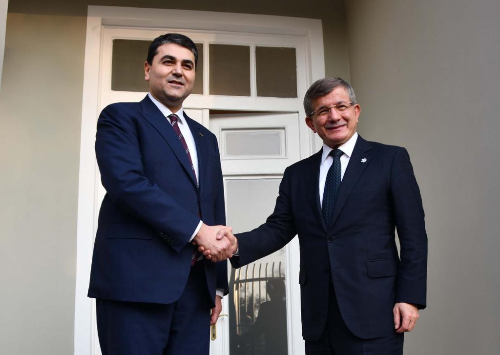 AHMET DAVUTOĞLU’NDAN GÜLTEKİN UYSAL’A ZİYARET.