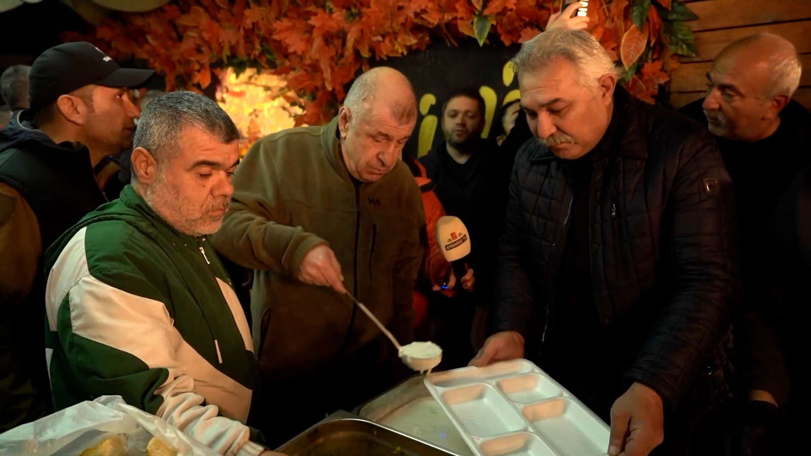 Zafer Partisi Genel Başkanı Prof. Dr. Ümit Özdağ Deprem Bölgesinde İncelemelerde Bulundu.