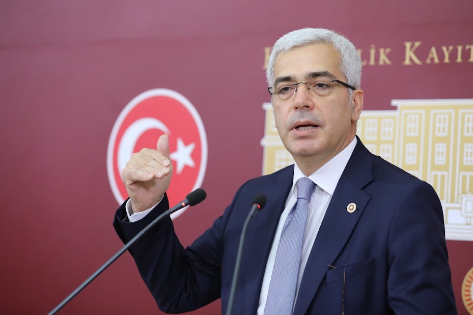 Demokrat Parti İzmir Milletvekili Salih Uzun TBMM’de Basın Toplantısı Düzenledi.