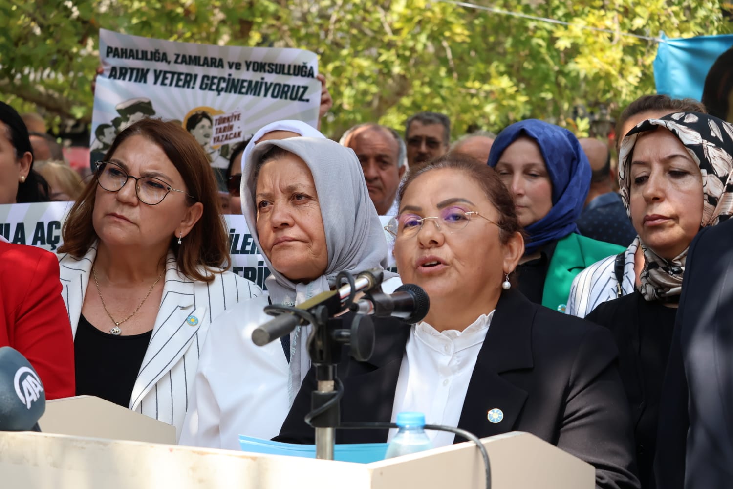 İyi Parti Kadın Politikaları Başkanı Ünzile Yüksel,: “Milleti Kuru Ekmeğe Muhtaç Bıraktınız”