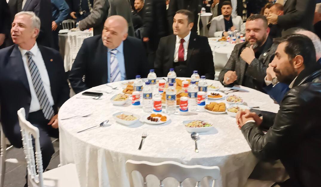 ABB Başkanı Mansur Yavaş Milli Yol Partisi Teşkilatlarıyla İftarda Bir Araya Geldi.