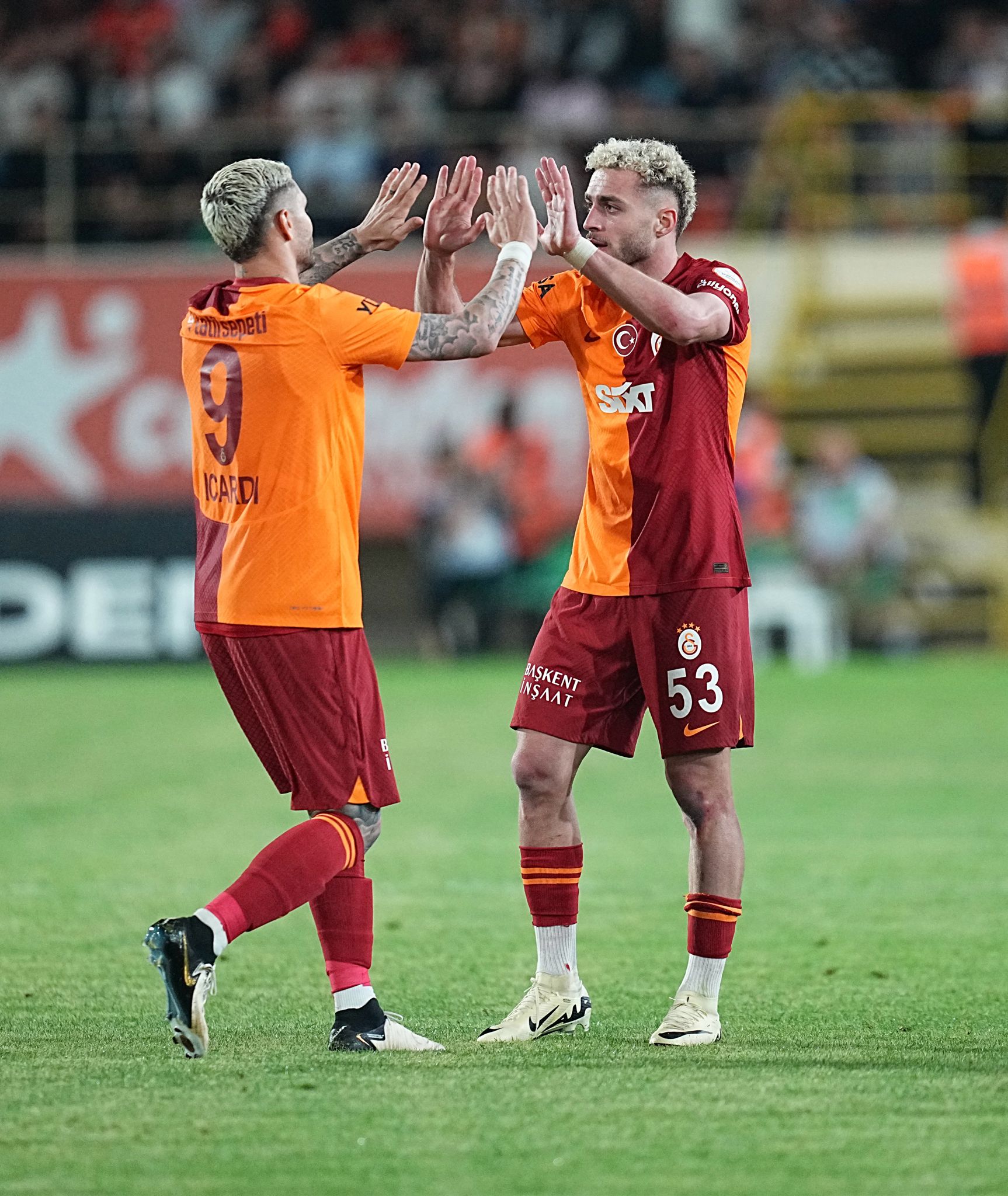 Aslan Evinde Rakip Tanımıyor.