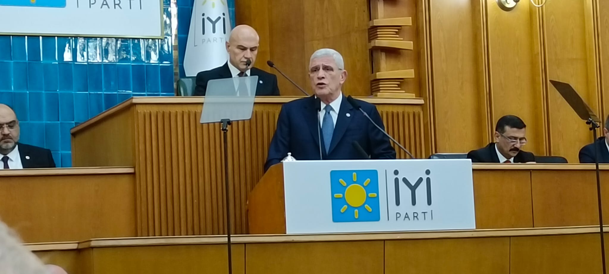 İyi Parti Genel Başkanı Müsavat Dervişoğlu, “Recep Tayyip Erdoğan İktidarının Bugün Yaptığı İşin Adı Anayasal Düzeni Ortadan Kaldırma Teşebbüsüdür. Bu Tam Manasıyla Bir Sivil Darbedir.”