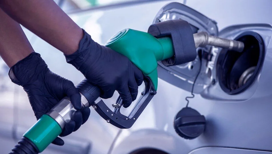 Araç sahiplerine bir iyi bir de kötü haber! Benzine zam, motorine indirim geliyor