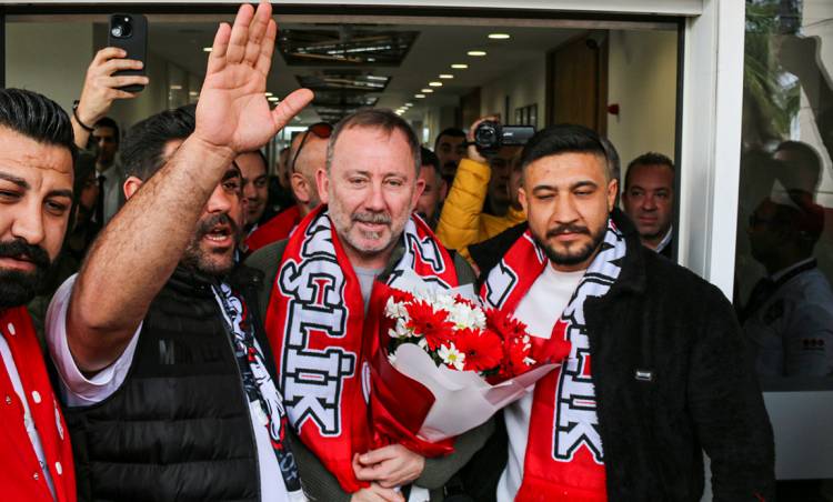 Antalyaspor’un Yeni Teknik Direktörü Sergen Yalçın, Antalya’da