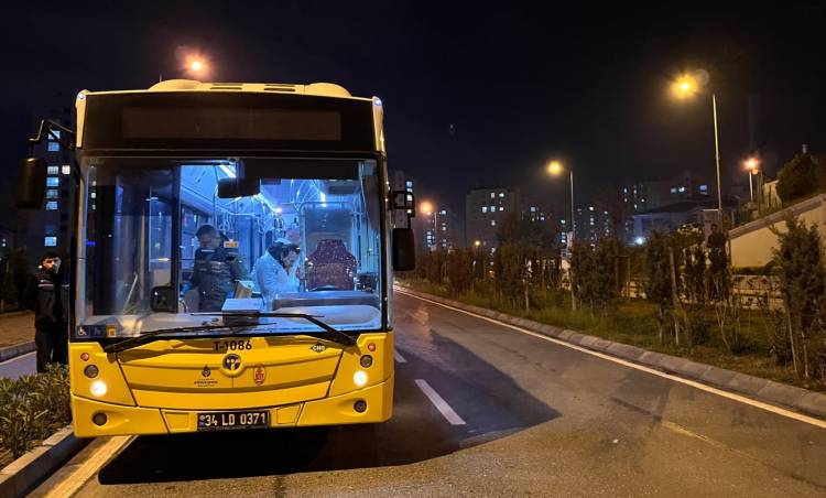 Başakşehir’de “Yol Verme” Kavgası: Otobüs Şoförünü Bıçaklayıp Kaçtı.