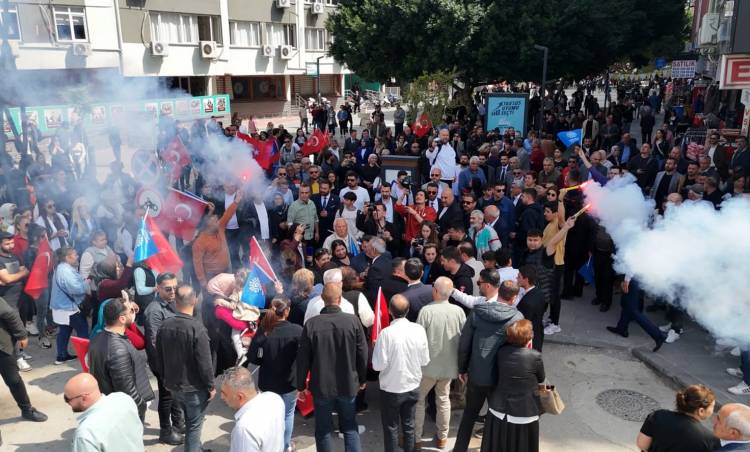 TARSUS BELEDİYE BAŞKANI BOZDOĞAN SİLAHLI SALDIRIYA KARŞI TARSUS HALKIYLA YÜRÜDÜ.
