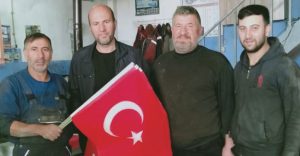 MADENİ SANATKARLAR ODASI’NDAN ESNAFA TÜRK BAYRAĞI